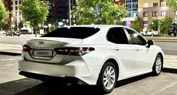 Toyota Camry 2023 года за 14 700 000 тг. в Астана – фото 2