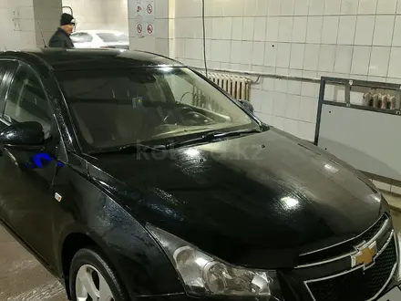 Chevrolet Cruze 2012 года за 3 500 000 тг. в Астана – фото 3