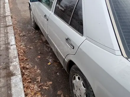 Mercedes-Benz E 300 1992 года за 1 100 000 тг. в Астана – фото 3