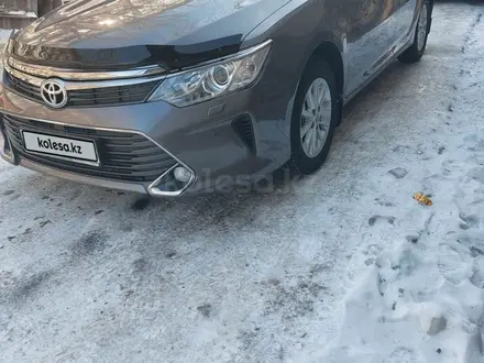 Toyota Camry 2015 года за 13 700 000 тг. в Астана – фото 2