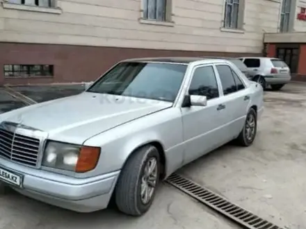 Mercedes-Benz E 260 1992 года за 1 580 000 тг. в Алматы