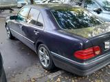 Mercedes-Benz E 200 1997 годаүшін2 000 000 тг. в Алматы