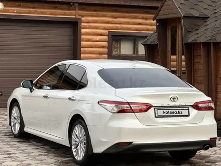 Toyota Camry 2021 года за 14 200 000 тг. в Астана – фото 3