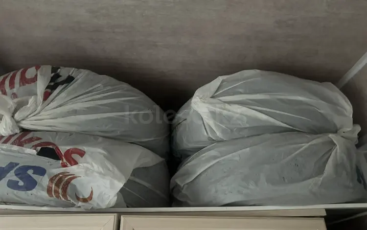 Зимние шины 185/65 R15 на оригинальных дисках Hyundai за 150 000 тг. в Астана