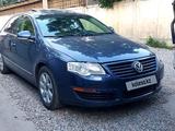 Volkswagen Passat 2005 года за 4 500 000 тг. в Алматы – фото 2