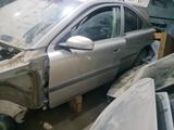 Левые двери volvo s60 2003г за 40 000 тг. в Актобе