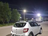 Renault Sandero 2015 года за 1 600 000 тг. в Алматы – фото 2