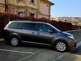 Toyota Sienna 2017 года за 14 100 000 тг. в Актау – фото 2