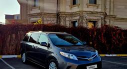 Toyota Sienna 2017 годаfor14 100 000 тг. в Актау