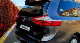 Toyota Sienna 2017 годаfor14 100 000 тг. в Актау – фото 3