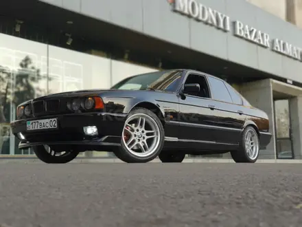 Бампер M — Tech для BMW E34 5 Series за 55 000 тг. в Алматы – фото 12