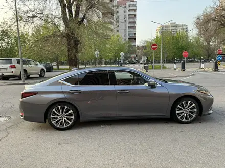 Lexus ES 250 2020 года за 21 000 000 тг. в Алматы – фото 6