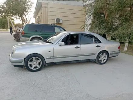 Mercedes-Benz E 280 1998 года за 2 600 000 тг. в Кызылорда – фото 3