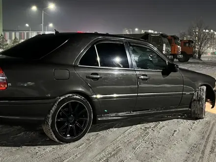 Mercedes-Benz C 220 1995 года за 2 700 000 тг. в Астана – фото 6