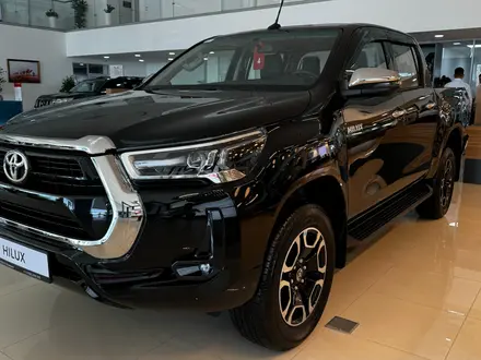 Toyota Hilux 2023 года за 26 880 000 тг. в Шымкент