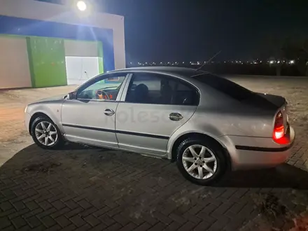 Skoda Superb 2003 года за 2 600 000 тг. в Актобе – фото 20