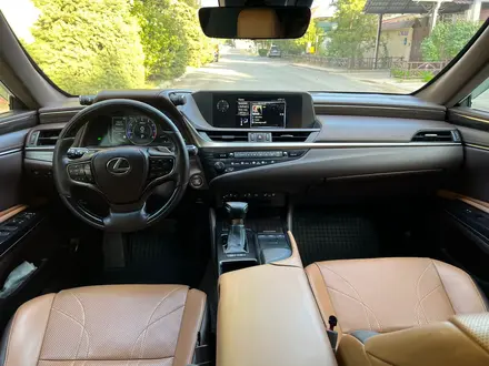 Lexus ES 250 2018 года за 22 000 000 тг. в Алматы – фото 13