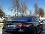 Toyota Camry 2021 года за 16 800 000 тг. в Шымкент – фото 4