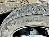 Шипованные шины Bridgestone 185/65/15 каждая за 29 990 тг. в Астана – фото 2