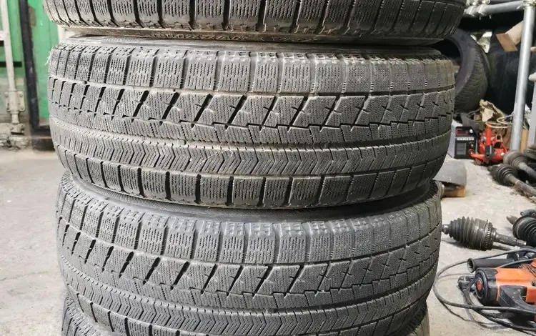Резина зимняя 205/65 r16 Bridgestone из Японии за 83 000 тг. в Алматы