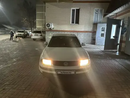 Volkswagen Passat 1997 года за 1 150 000 тг. в Алматы – фото 4