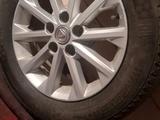 Шины зимние липучка 215/60/16 с дисками комплект за 220 000 тг. в Павлодар