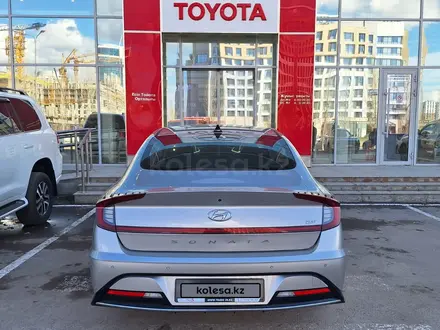 Hyundai Sonata 2020 года за 13 000 000 тг. в Астана – фото 4
