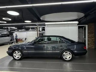 Mercedes-Benz E 320