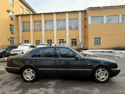Mercedes-Benz E 320 1998 года за 6 800 000 тг. в Алматы – фото 22