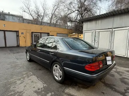 Mercedes-Benz E 320 1998 года за 6 800 000 тг. в Алматы – фото 27