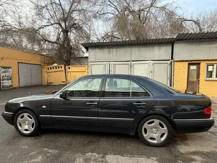 Mercedes-Benz E 320 1998 года за 6 800 000 тг. в Алматы – фото 29
