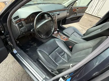 Mercedes-Benz E 320 1998 года за 6 800 000 тг. в Алматы – фото 30