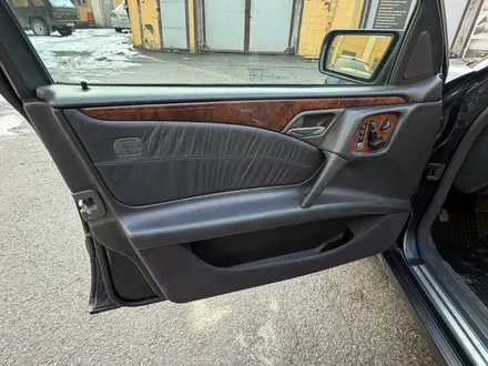Mercedes-Benz E 320 1998 года за 6 800 000 тг. в Алматы – фото 31