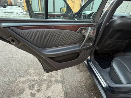 Mercedes-Benz E 320 1998 года за 6 800 000 тг. в Алматы – фото 33
