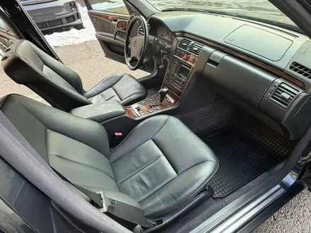 Mercedes-Benz E 320 1998 года за 6 800 000 тг. в Алматы – фото 36