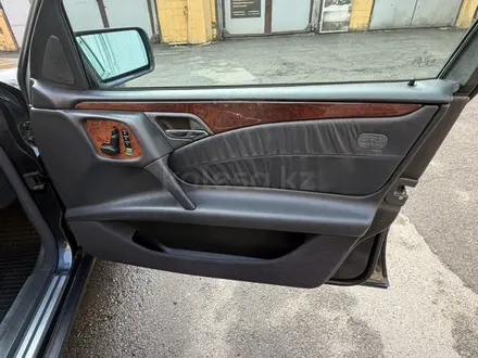 Mercedes-Benz E 320 1998 года за 6 800 000 тг. в Алматы – фото 37