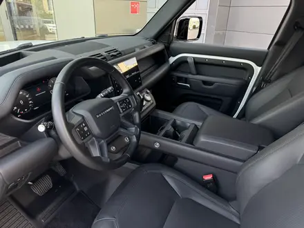 Land Rover Defender 2025 года за 65 200 000 тг. в Алматы – фото 10