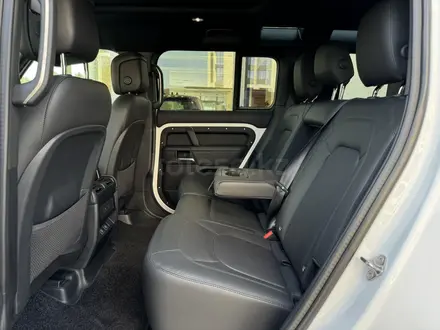 Land Rover Defender 2025 года за 65 200 000 тг. в Алматы – фото 9