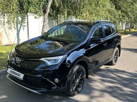 Toyota RAV4 2019 года за 14 200 000 тг. в Алматы