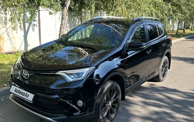 Toyota RAV4 2019 года за 14 200 000 тг. в Алматы