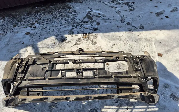 Передний бампер голый на мицубиси оутландер 2015г за 190 000 тг. в Алматы