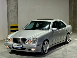 Mercedes-Benz E 320