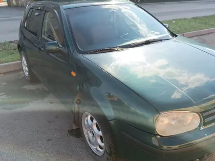 Volkswagen Golf 1998 года за 2 200 000 тг. в Актобе – фото 2