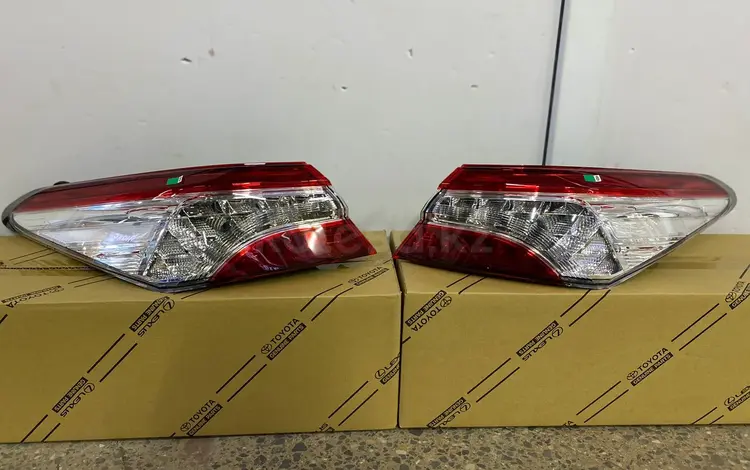 Фонарь задний в крыло на Toyota Camry 70 новый оригинал LED за 135 000 тг. в Алматы