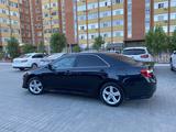 Toyota Camry 2013 года за 6 100 000 тг. в Актобе – фото 2