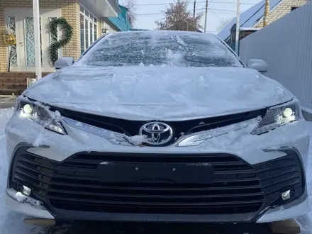 Toyota Camry 2022 года за 21 000 000 тг. в Уральск – фото 17