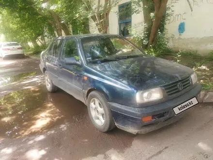 Volkswagen Vento 1992 года за 750 000 тг. в Астана – фото 2