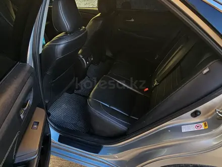 Toyota Camry 2016 года за 6 500 000 тг. в Атырау – фото 7