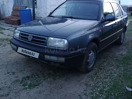 Volkswagen Vento 1995 года за 1 500 000 тг. в Актобе – фото 2