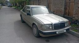 Mercedes-Benz E 260 1988 года за 750 000 тг. в Алматы